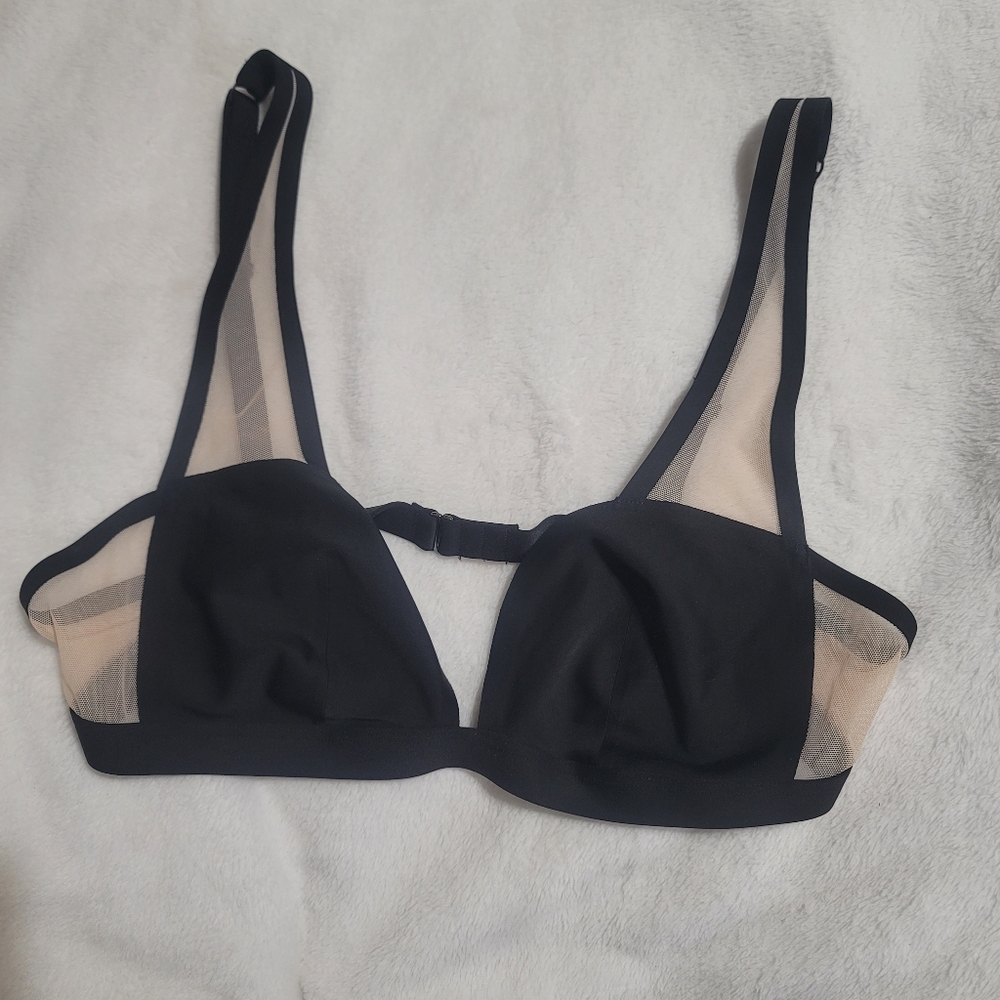 VICTORIA’S SECRET Nude Mesh‎ Black Sexy Bralette Size Large EUC Beautiful bra!